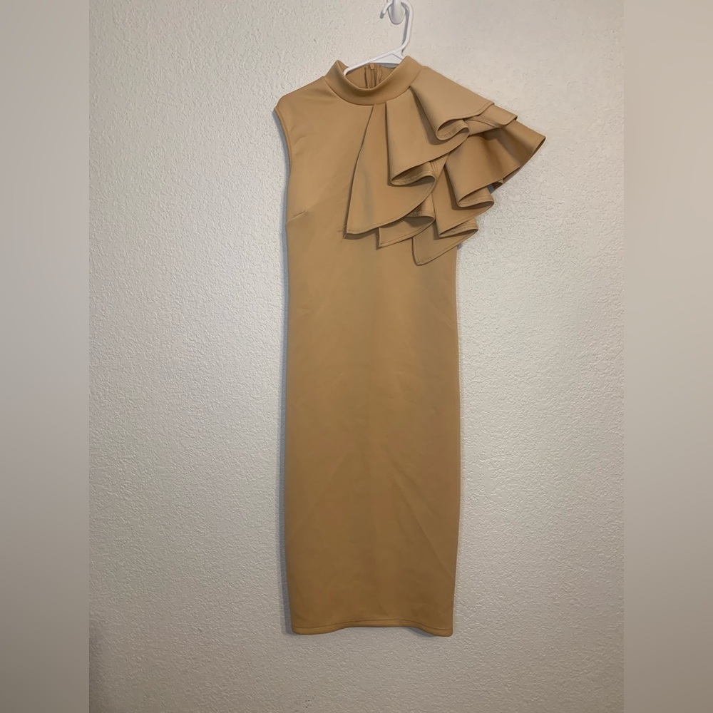 Women Size Medium Beige Sleeveless Ruffled Sheath Dress Cocktail - Picture 2 of 9